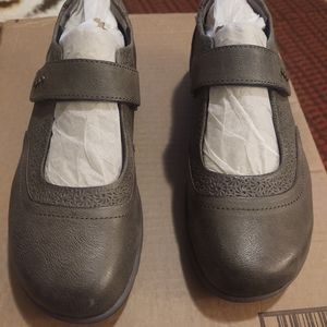 Halsa footwear aloe women's flats 7.5W dark grey